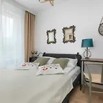 Modern With Garden And Parking In By Renters Апартаменты