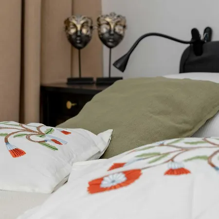 شقة Modern With Garden And Parking In By Renters