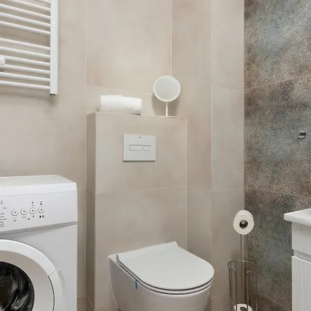 Modern With Garden And Parking In By Renters Apartamento