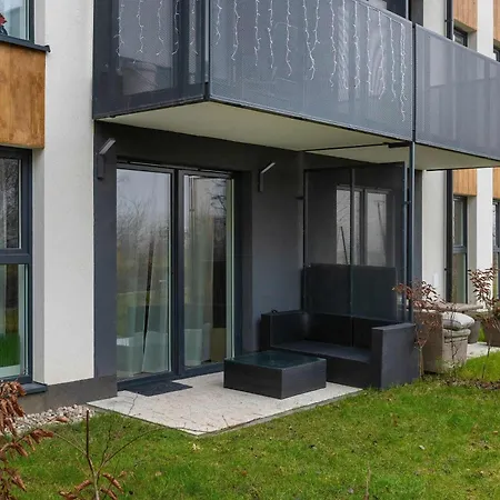 شقة Modern With Garden And Parking In By Renters *