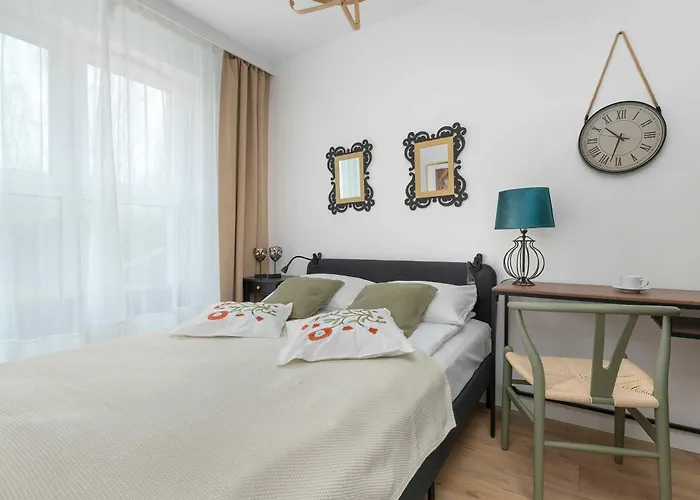 Modern With Garden And Parking In By Renters Apartamento