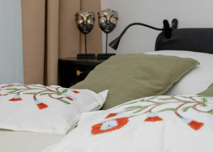 Apartamento Modern With Garden And Parking In By Renters