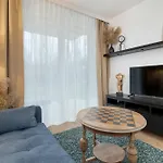 Modern With Garden And Parking In By Renters *